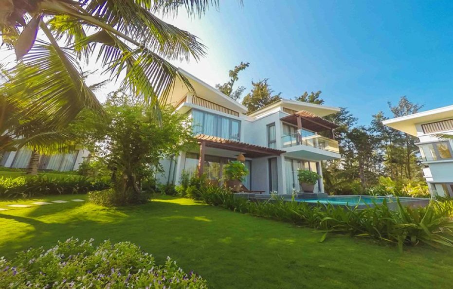 04-Bed Room Beach Front Bungalow