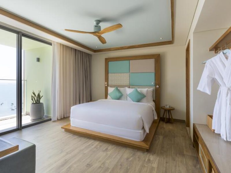 Suite Ban Công Hướng Biển