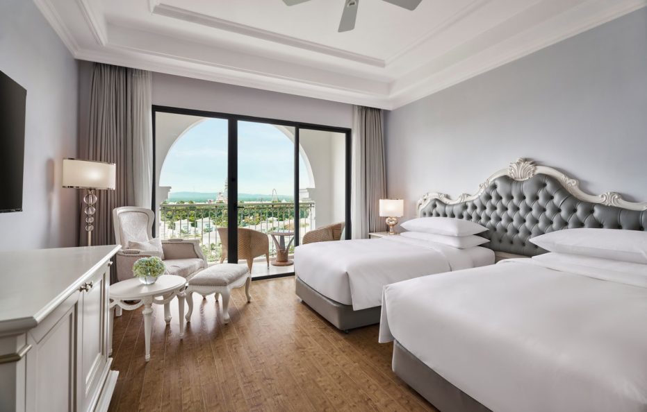 Deluxe | Ăn 03 bữa + Vui chơi VinWonders & Safari