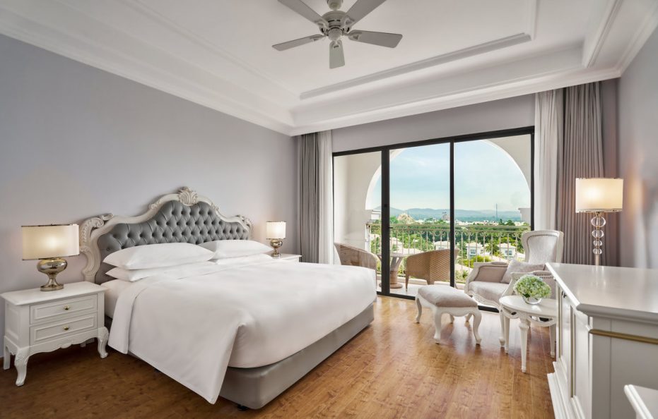 Deluxe | Ăn 03 bữa + Vui chơi VinWonders & Safari