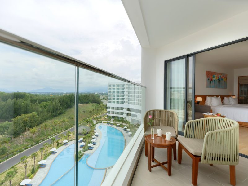 Premier Deluxe hướng biển có ban công | Ăn 2 bữa + Đồ uống không giới hạn + Vui chơi công viên nước
