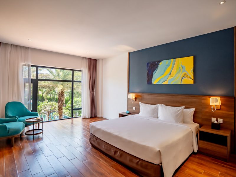 Deluxe hướng hồ bơi