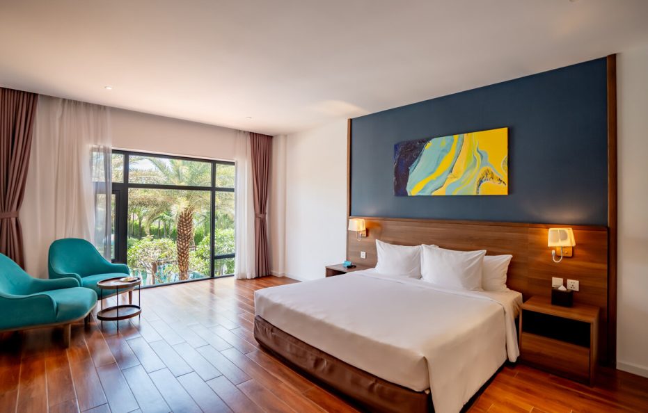 Deluxe hướng hồ bơi