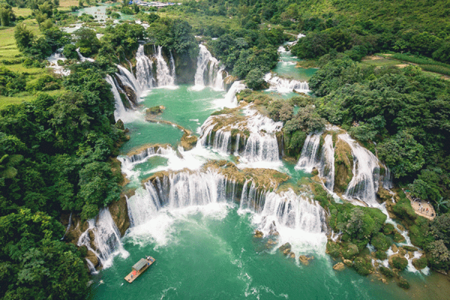 Tour Đông Bắc: Hà Giang – Lũng Cú – Đồng Văn – Mã Pí Lèng – Mèo Vạc – Cao Bằng – Thác Bản Giốc – Hồ Ba Bể – Hà Nội 7N6Đ